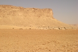 Top of the Dhruma Formation in foreground (top D6 equivalent to the Lower fadhili Reservoir, overlain the recessive beds of the Hisyan member and the cliff forming beds of the Tuwaiq Mountain Formation